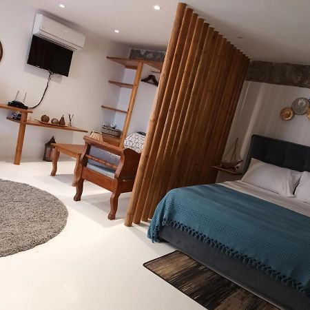 Woodstone Studios & Apartments Santorini Pýrgos Eksteriør billede