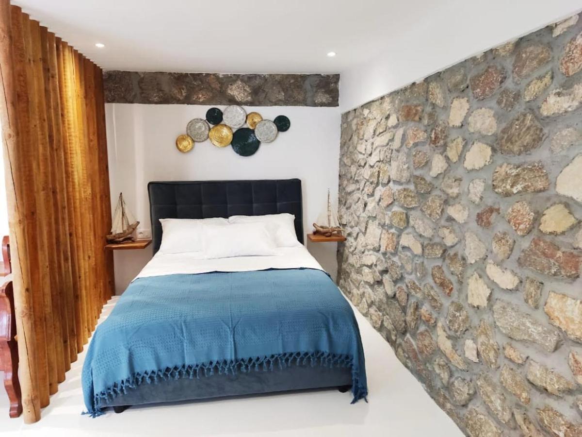 Woodstone Studios & Apartments Santorini Pýrgos Eksteriør billede