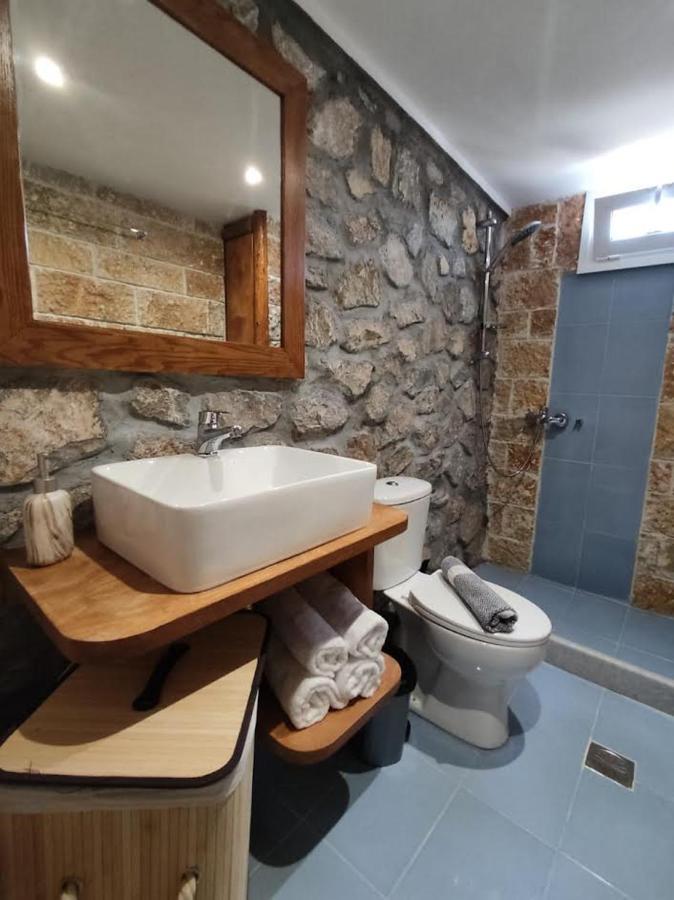 Woodstone Studios & Apartments Santorini Pýrgos Eksteriør billede