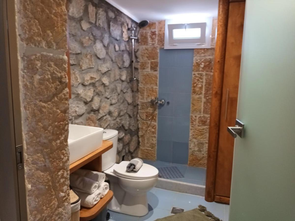 Woodstone Studios & Apartments Santorini Pýrgos Eksteriør billede